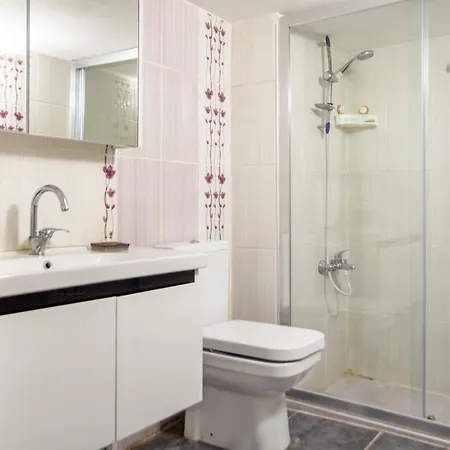 Modern Flat With Backyard Close To Karsiyaka Coast * イズミル