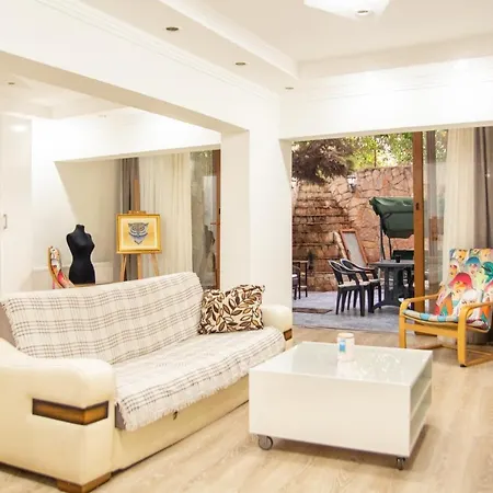 Modern Flat With Backyard Close To Karsiyaka Coast